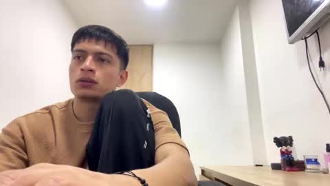 Juan Pablo-independent model online show from February 27, 2026, 4:34 am