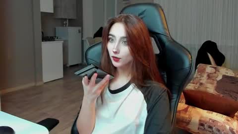 Snapshot of _silverdream chatting on February 18, 2025, 9:53 pm _silverdream online show from February 18, 2025, 9:53 pm