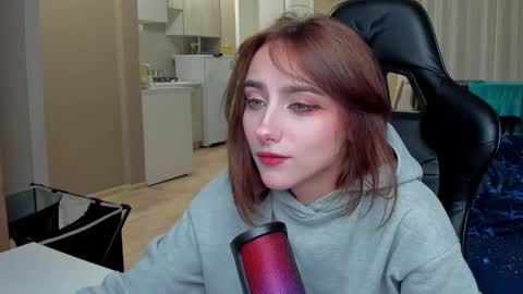 Snapshot of _silverdream chatting on October 2, 2025, 10:06 pm _silverdream online show from October 2, 2025, 10:06 pm