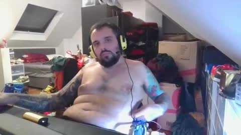 _smiley_bear27 online show from January 16, 2026, 9:57 am