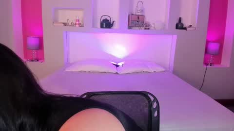 Sofia Miller online show from September 18, 2025, 12:18 pm