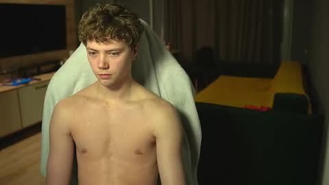 OLIVERpvt is open online show from December 17, 2025, 3:12 am