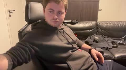 _stevie___ online show from January 4, 2025, 4:32 pm