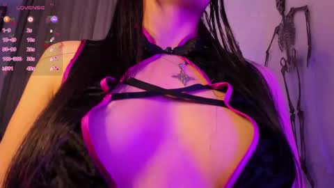 Snapshot of _strawberrycream chatting on October 4, 2025, 5:00 pm Angela online show from October 4, 2025, 5:00 pm