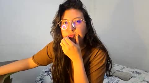 Snapshot of _sweet_melodyy chatting on March 4, 2026, 11:22 pm _sweet_melodyy online show from March 4, 2026, 11:22 pm