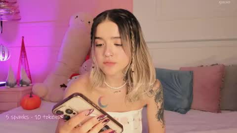 _tammarra_ online show from February 6, 2026, 6:22 pm