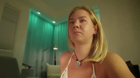 Annie online show from October 30, 2025, 1:40 am