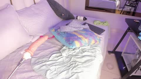 Snapshot of _tinyrousse_ chatting on December 20, 2024, 10:54 pm Rousse online show from December 20, 2024, 10:54 pm