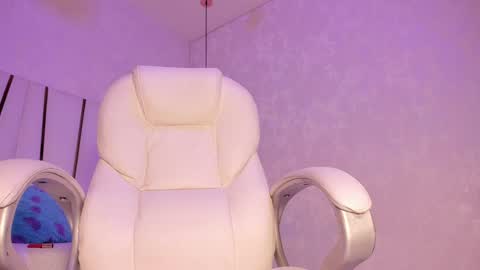 Snapshot of _tinyrousse_ chatting on January 28, 2025, 7:21 pm Rousse online show from January 28, 2025, 7:21 pm
