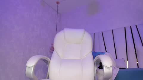 Snapshot of _tinyrousse_ chatting on February 2, 2025, 6:20 pm Rousse online show from February 2, 2025, 6:20 pm