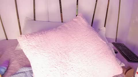 Snapshot of _tinyrousse_ chatting on February 20, 2025, 10:26 pm Rousse online show from February 20, 2025, 10:26 pm