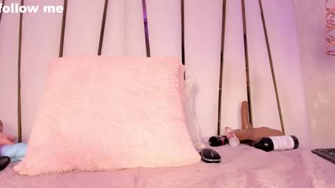 Snapshot of _tinyrousse_ chatting on February 23, 2025, 1:24 am Rousse online show from February 23, 2025, 1:24 am