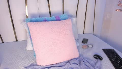Snapshot of _tinyrousse_ chatting on March 7, 2025, 8:00 pm Rousse online show from March 7, 2025, 8:00 pm