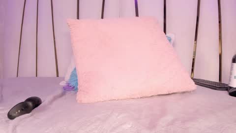 Snapshot of _tinyrousse_ chatting on March 9, 2025, 8:42 pm Rousse online show from March 9, 2025, 8:42 pm