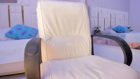 Snapshot of _tinyrousse_ chatting on September 9, 2025, 7:13 pm Rousse online show from September 9, 2025, 7:13 pm