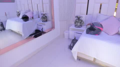 Snapshot of _tinyrousse_ chatting on September 15, 2025, 7:14 pm Rousse online show from September 15, 2025, 7:14 pm