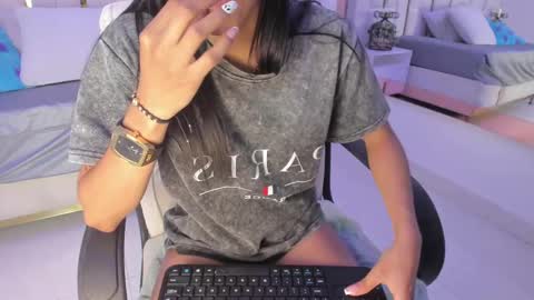 Snapshot of _tinyrousse_ chatting on October 11, 2025, 7:01 pm Rousse online show from October 11, 2025, 7:01 pm