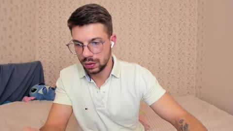 Snapshot of _tonywolf chatting on December 18, 2025, 9:43 pm Tony Wolf online show from December 18, 2025, 9:43 pm