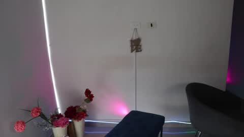 Anastasia Vahos online show from February 18, 2025, 9:20 pm