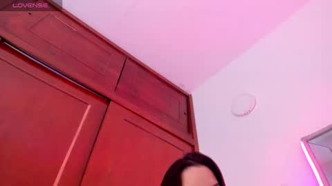 _valeria_saenz_ online show from November 10, 2025, 2:21 am