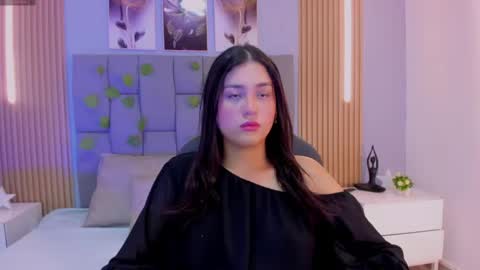 _valerycooper online show from April 13, 2026, 11:16 am