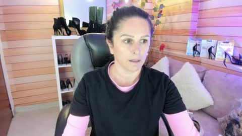 Snapshot of _victoria_collins chatting on June 26, 2026, 10:52 am Sol online show from June 26, 2026, 10:52 am