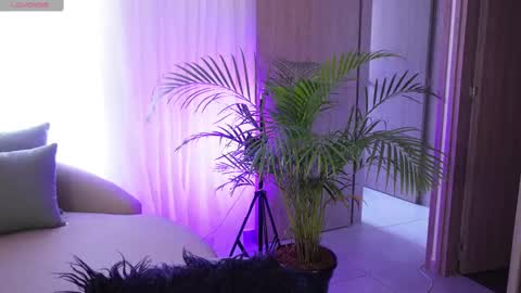 VICTORIA online show from September 15, 2025, 8:20 pm