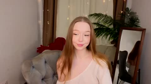 Snapshot of _violet_mills_ chatting on December 7, 2024, 11:34 pm Violet online show from December 7, 2024, 11:34 pm