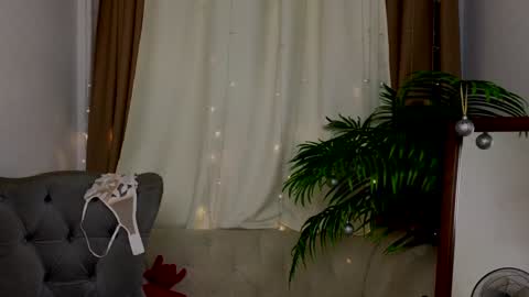 Snapshot of _violet_mills_ chatting on January 12, 2025, 11:26 pm Violet online show from January 12, 2025, 11:26 pm