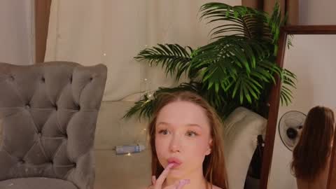 Snapshot of _violet_mills_ chatting on January 19, 2025, 11:10 pm Violet online show from January 19, 2025, 11:10 pm