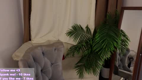 Snapshot of _violet_mills_ chatting on January 31, 2025, 2:26 am Violet online show from January 31, 2025, 2:26 am