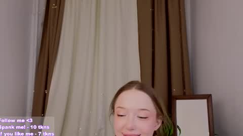 Snapshot of _violet_mills_ chatting on February 19, 2025, 11:25 pm Violet online show from February 19, 2025, 11:25 pm