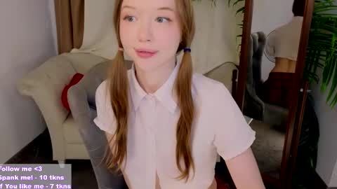 Snapshot of _violet_mills_ chatting on March 9, 2025, 2:29 am Violet online show from March 9, 2025, 2:29 am