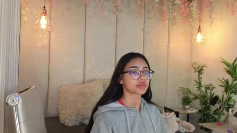 Snapshot of _viollettenoir_ chatting on April 26, 2026, 11:19 am online show from April 26, 2026, 11:19 am