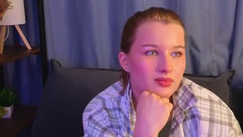 _watchmesmile_ online show from April 23, 2026, 4:24 am