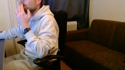 Snapshot of _whoisthatguy_ chatting on November 25, 2025, 4:51 pm _whoisthatguy_ online show from November 25, 2025, 4:51 pm
