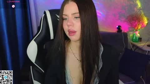 Fiona and Wayne online show from April 12, 2026, 5:51 pm