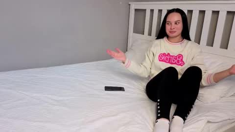 _wild_fox1_ online show from November 7, 2025, 8:25 am