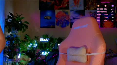 Enni online show from April 19, 2026, 5:18 am