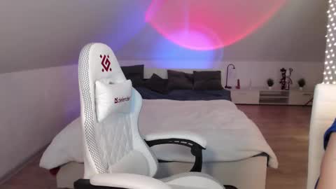 Nicole  Thomas  Dave online show from February 18, 2025, 3:32 pm