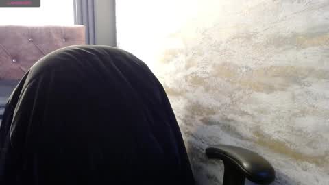 Yuyi online show from March 1, 2026, 11:45 am