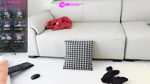 _zizi_ online show from January 1, 2025, 5:11 am