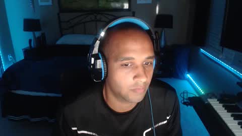 a4orce online show from November 11, 2025, 2:22 am