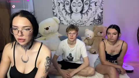 Kris Michael online show from July 27, 2026, 6:26 pm