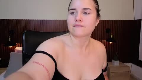 Abby Lee  online show from April 14, 2026, 8:15 pm