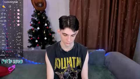 Snapshot of aaron_bang chatting on January 17, 2026, 5:23 am Aaron Bang online show from January 17, 2026, 5:23 am