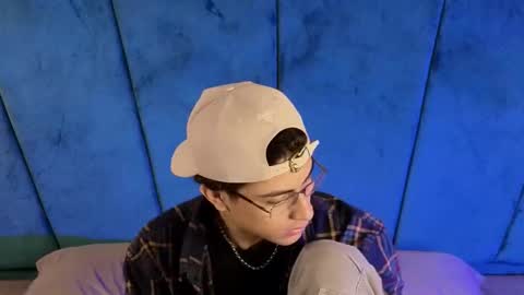 Aaron Ezequiel online show from September 17, 2025, 10:44 pm