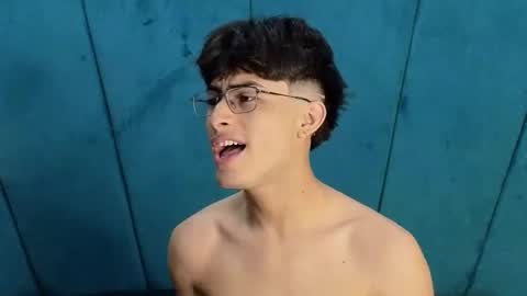 Aaron Ezequiel online show from November 6, 2025, 11:37 pm