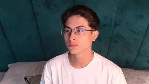 Aaron Ezequiel online show from April 26, 2026, 12:36 pm