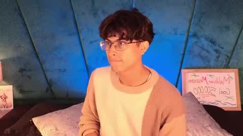 Aaron Ezequiel online show from May 3, 2026, 12:33 pm